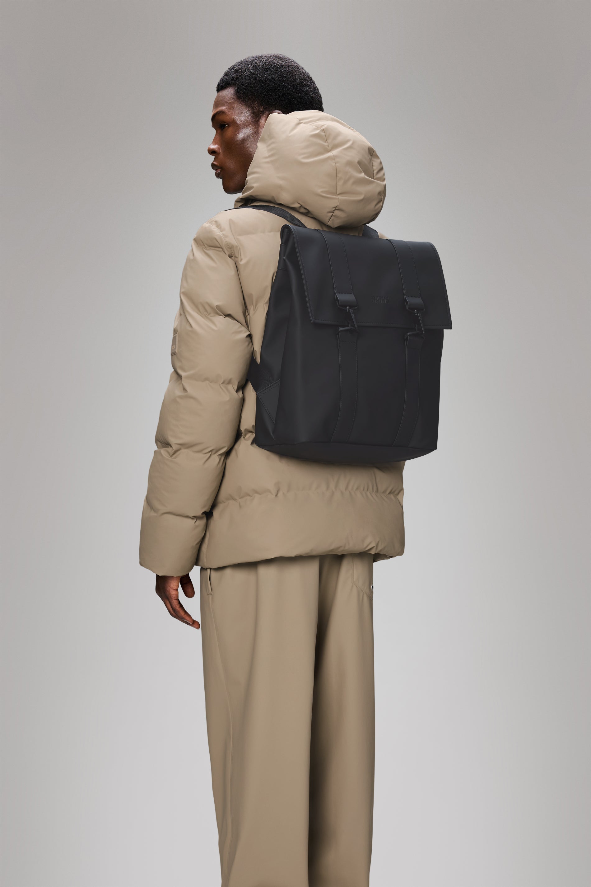 RAINS MSN Bag Black 21L H40 x D14 x W35 cm Backpack