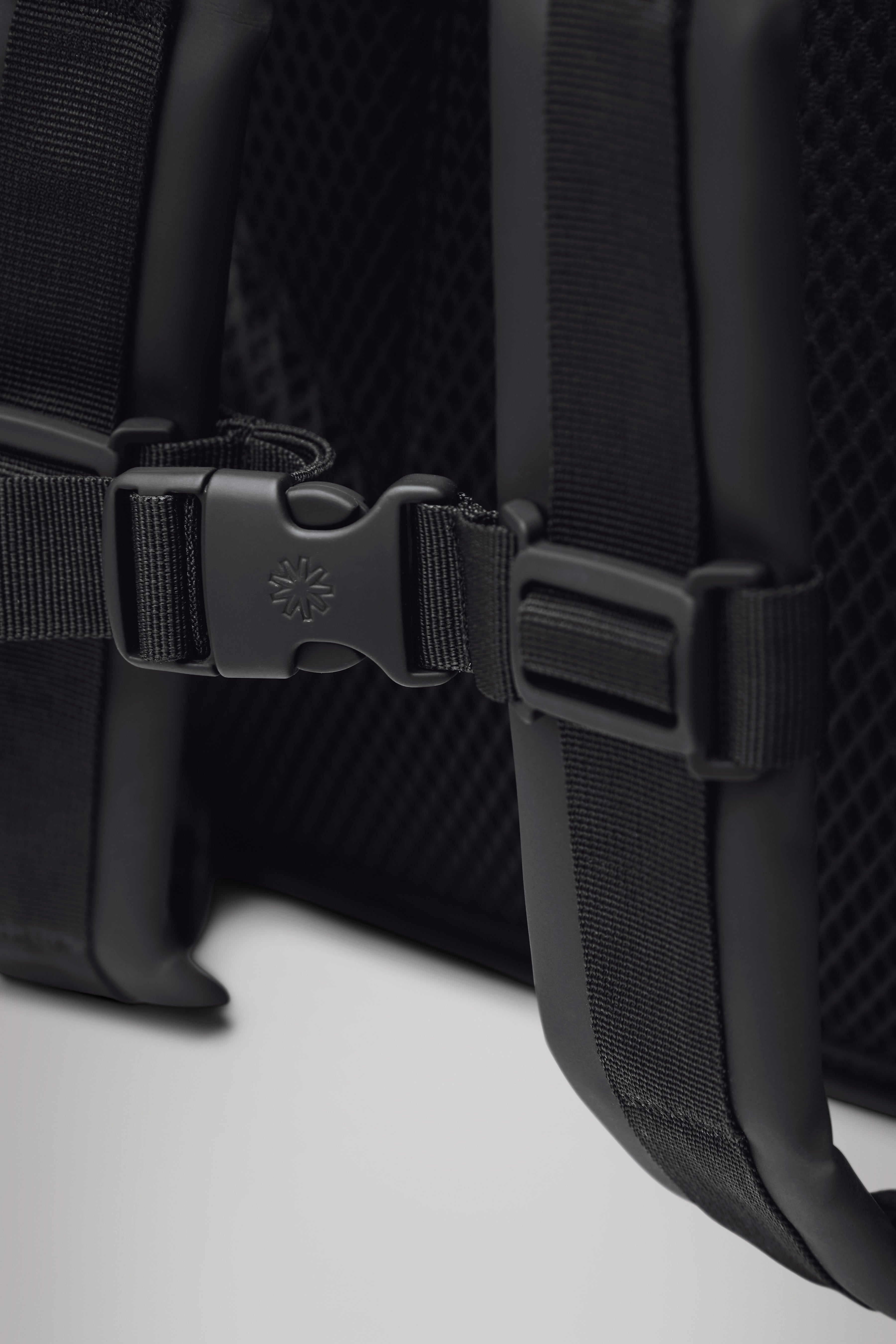 RAINS Rolltop Rucksack Grey 17L H60 x D11 x W32 cm Backpack