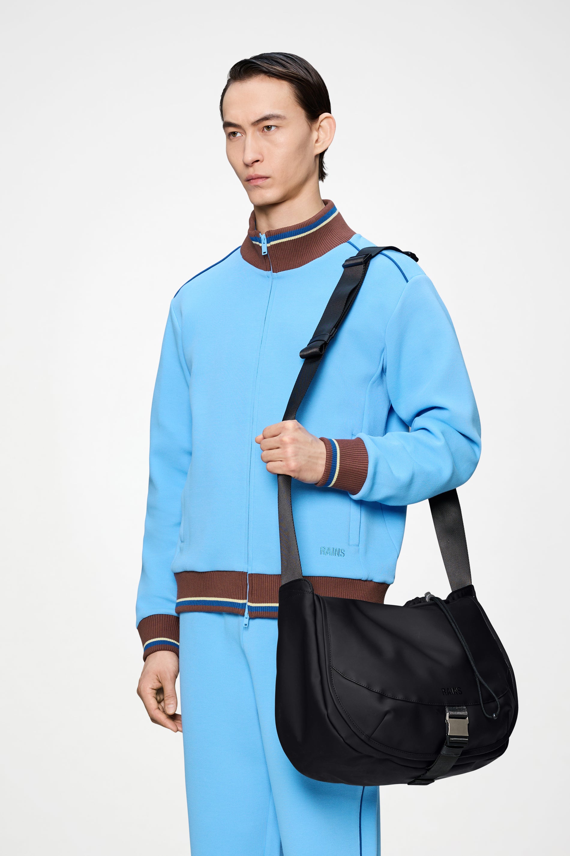 RAINS Bottle Messenger Bag Black 18L H32 x D22 x W37 cm Messenger