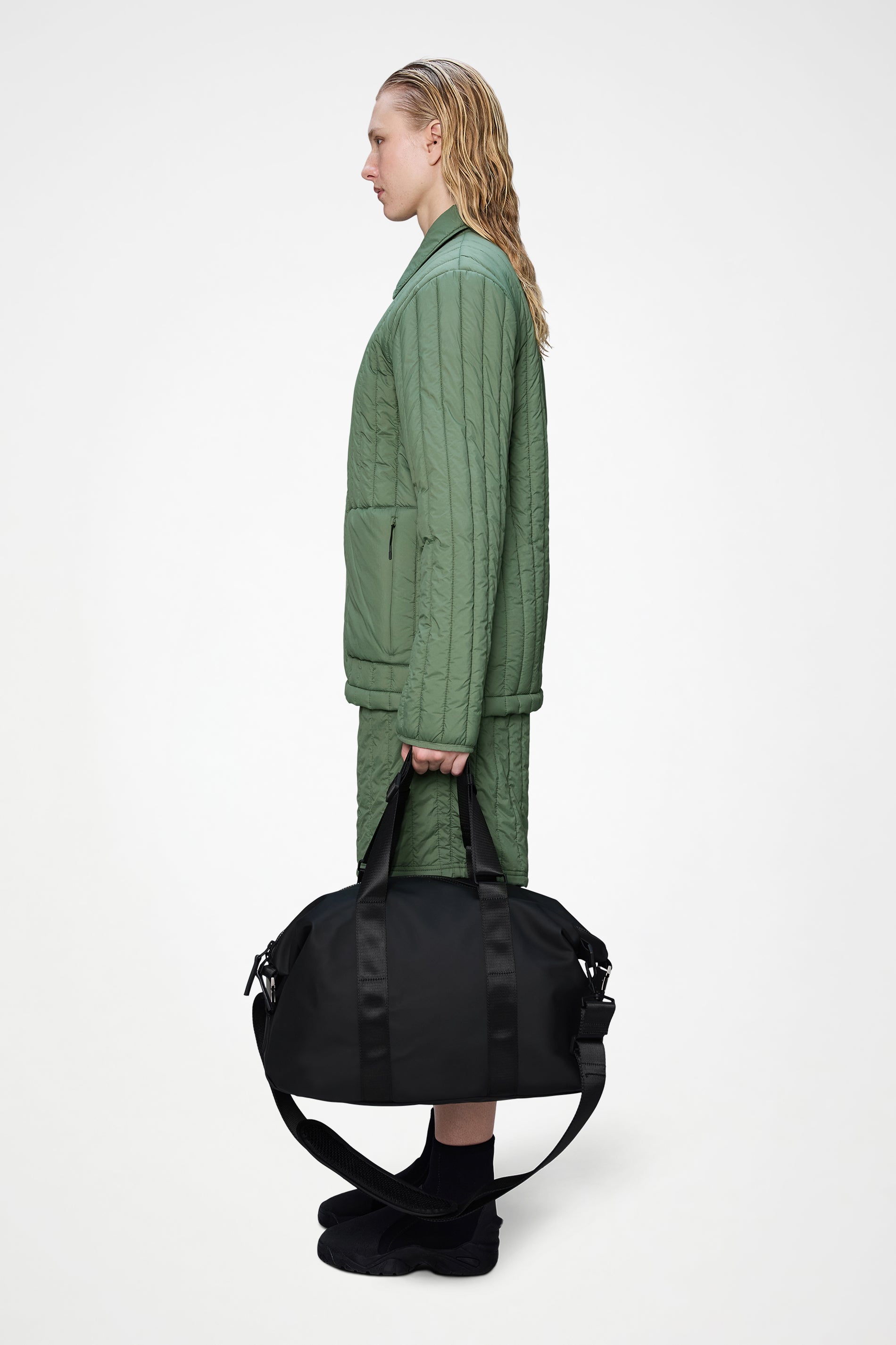 RAINS Valera Weekend Bag Small Black 30.50L H30 x D20 x W42 cm Weekender