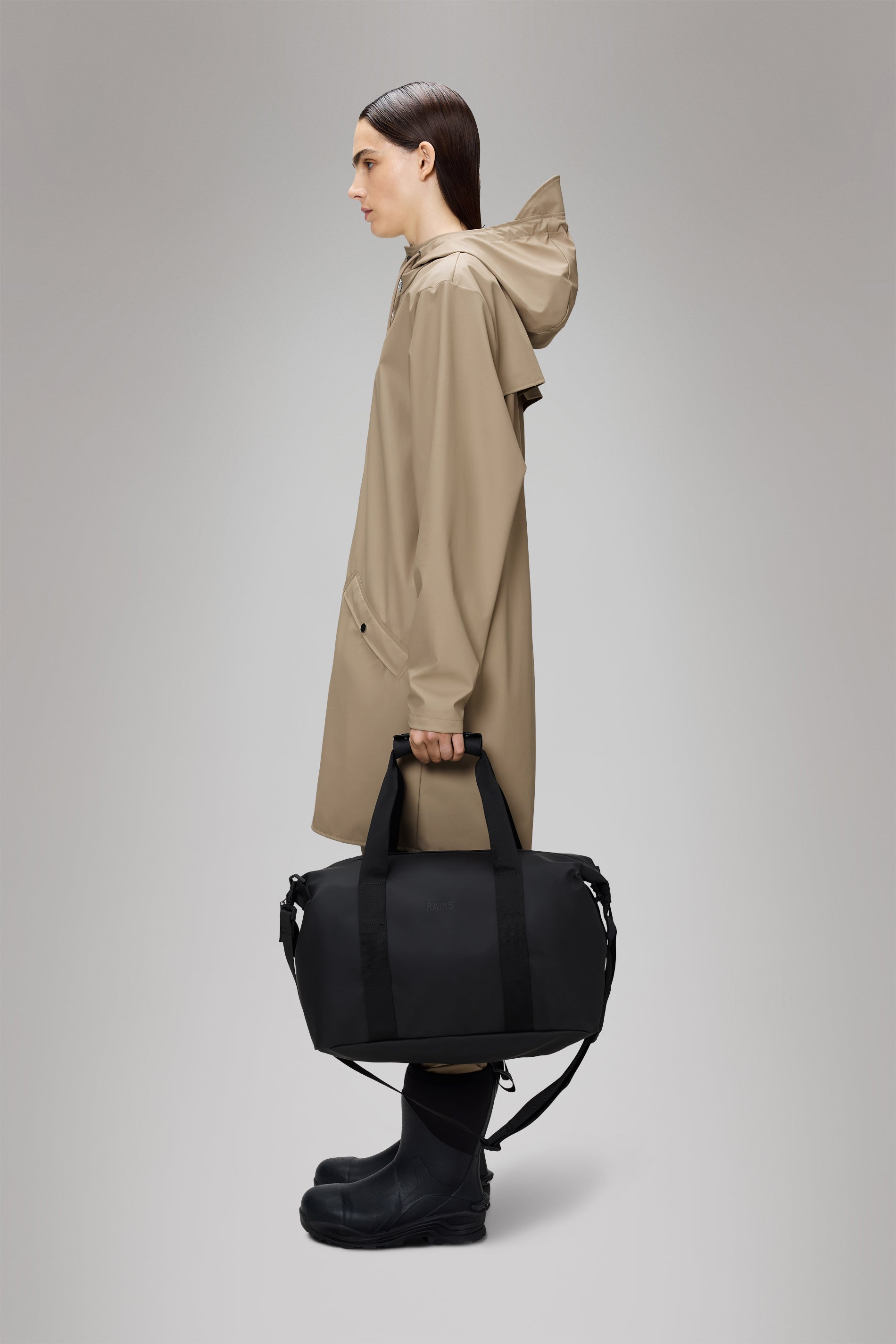 RAINS Hilo Weekend Bag Small Black 18L H29 x D18 x W50 cm Weekender