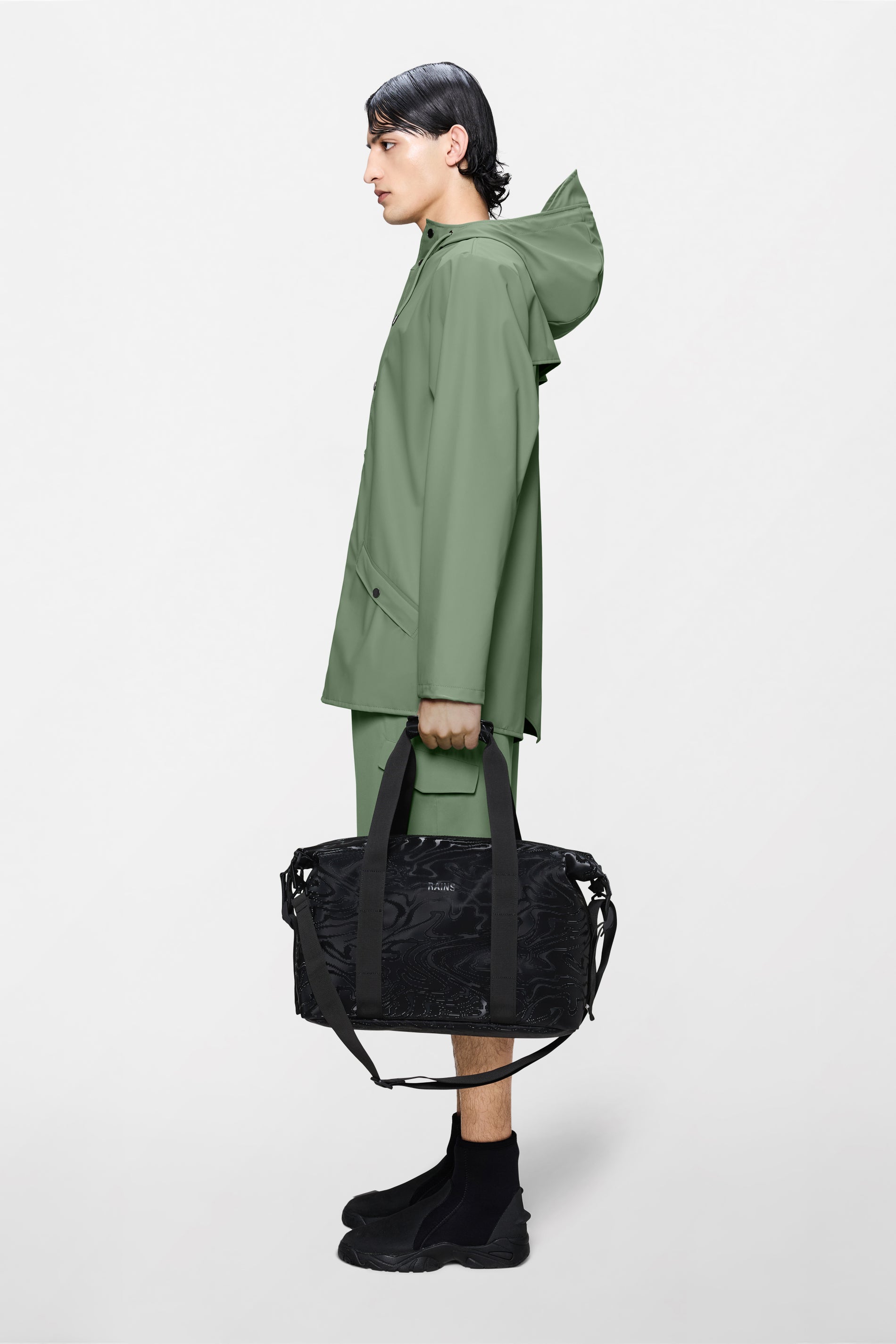 RAINS Hilo Weekend Bag Small Amp 18L H26 x D20 x W40 cm Weekender