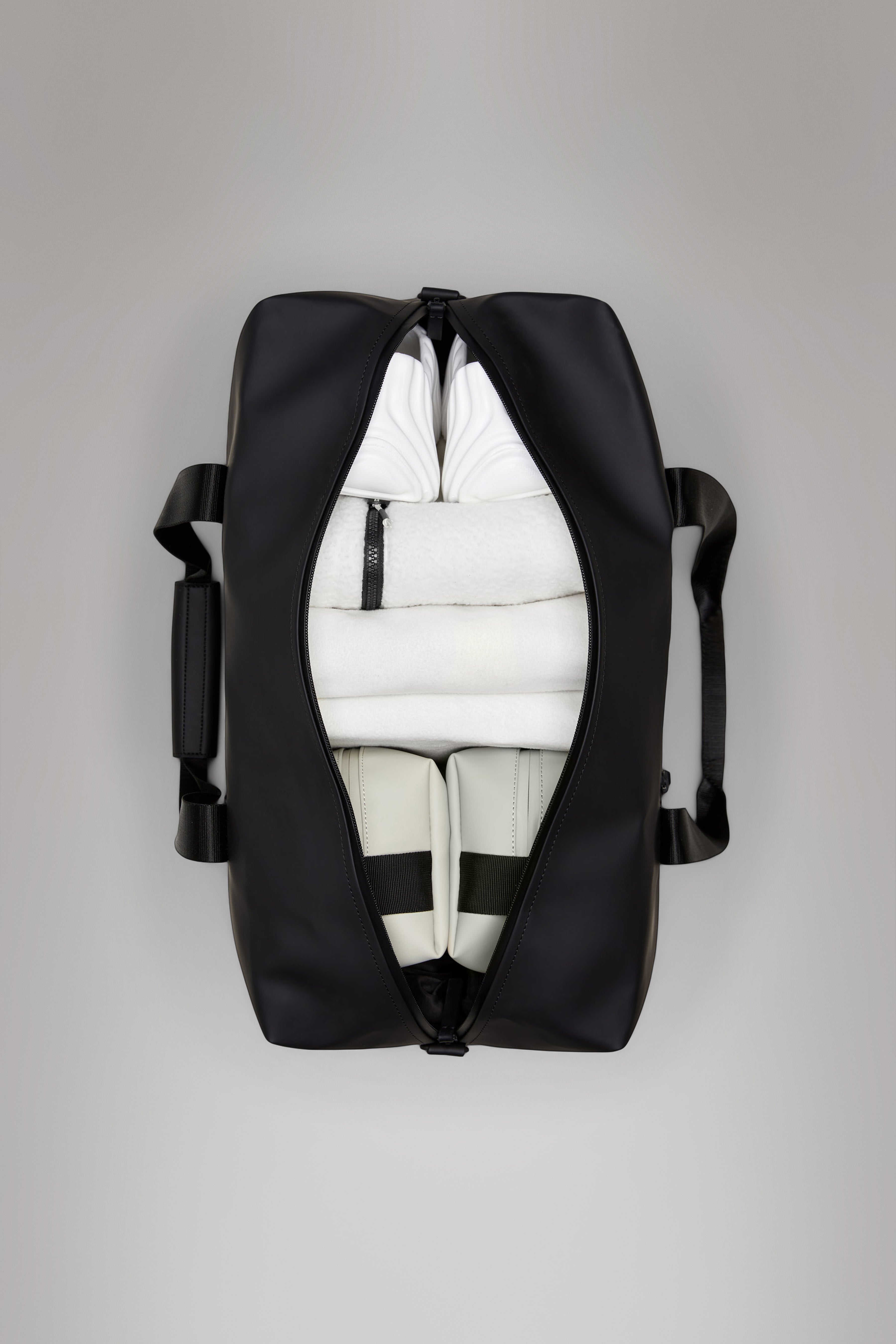 RAINS Trail Gym Bag Drift 26L H25 x D22 x W48.50 cm Weekender