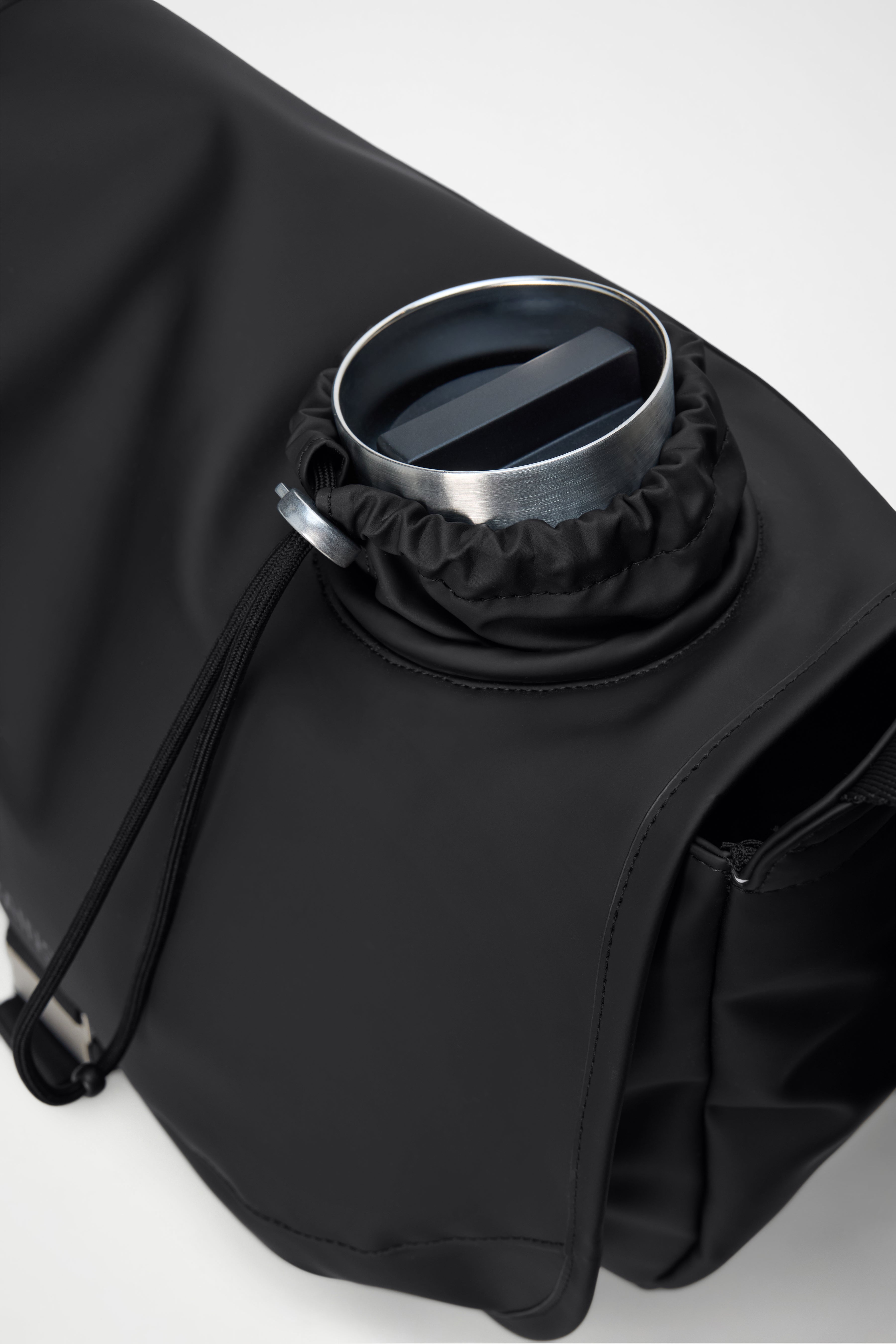 RAINS Bottle Messenger Bag Black 18L H32 x D22 x W37 cm Messenger