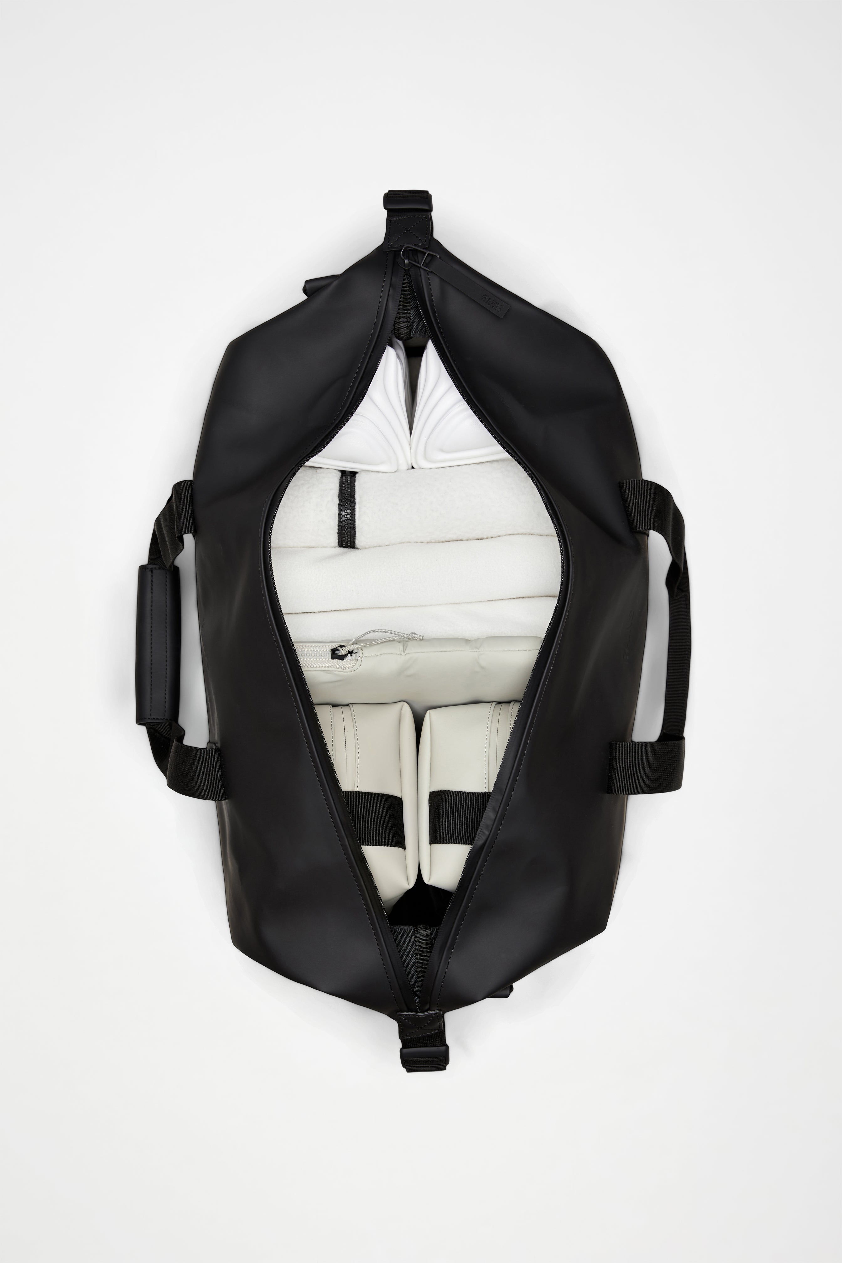 RAINS Hilo Weekend Bag Large Black 47L H29 x D28 x W60 cm Weekender