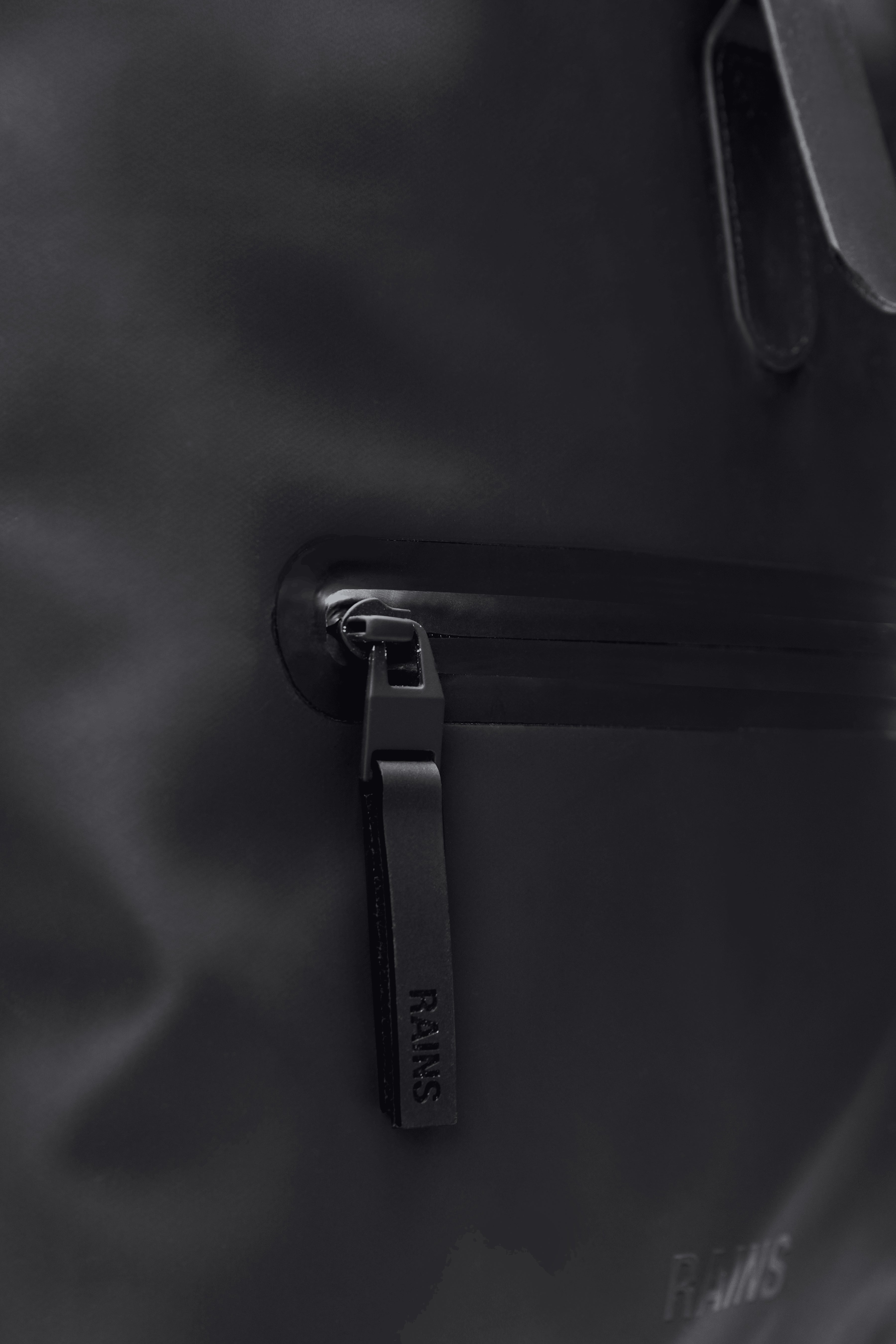 RAINS Rolltop Rucksack Black 17L H60 x D11 x W32 cm Backpack