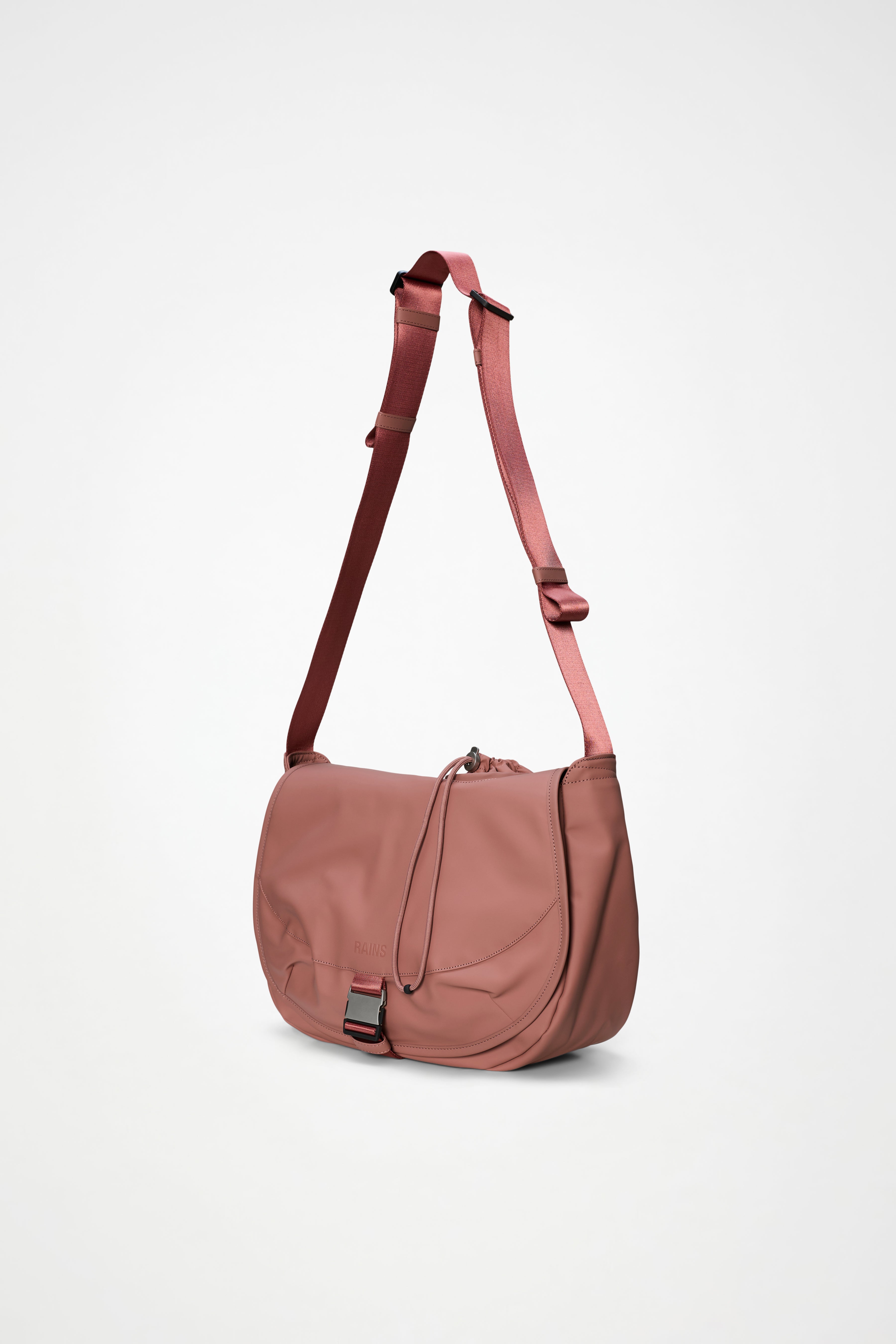 RAINS Bottle Messenger Bag Endure 18L H32 x D22 x W37 cm Messenger