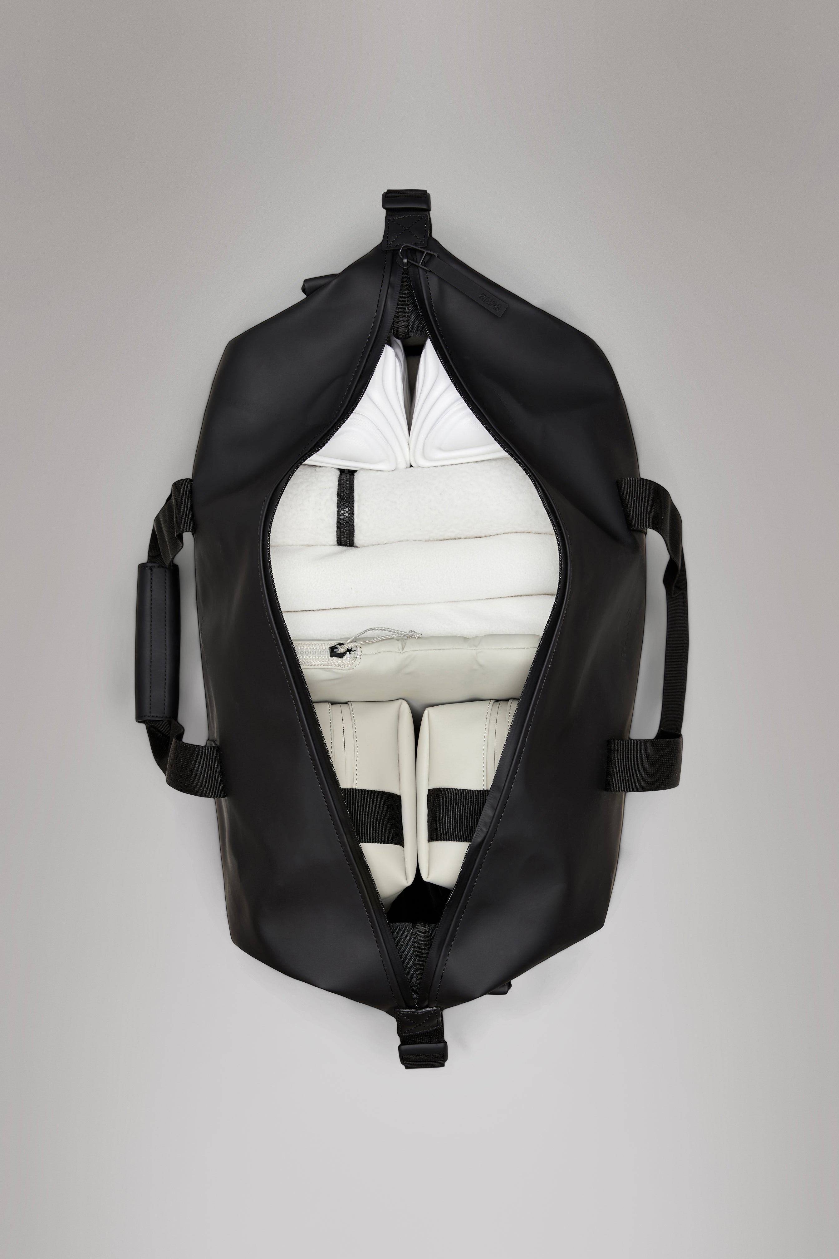 RAINS Hilo Weekend Bag Large Black 47L H40 x D27 x W70 cm Weekender